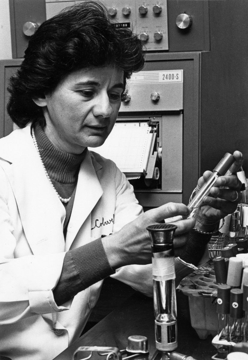During her tenure as director of Maryland Sea Grant, Colwell continued working on her own research in her lab in the UMCP Microbiology Department. Photograph, Skip Brown