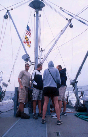 4 reu students on the research vessel